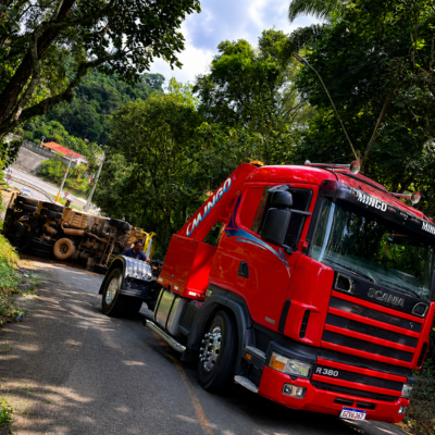 DESTOMBAMENTO DE CAMINHÃO